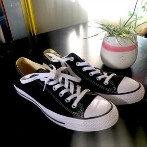 Black canvas converse NWT